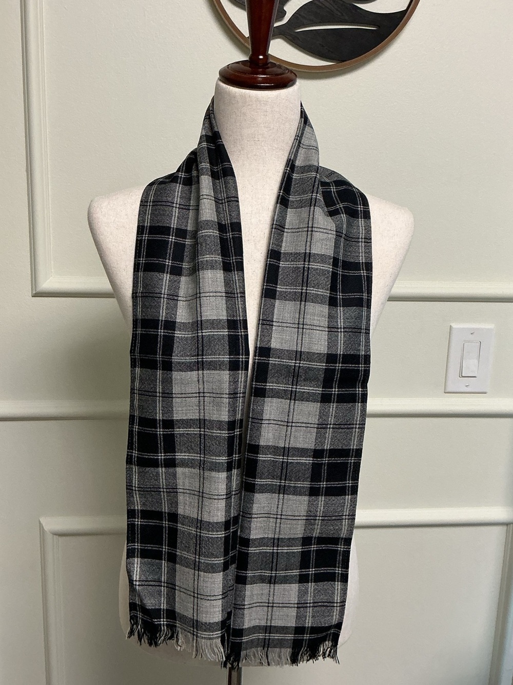 Ingles Buchan Pure Wool Men’s Scarf🧣Black Gray Plaid Classic Winter 54x10”